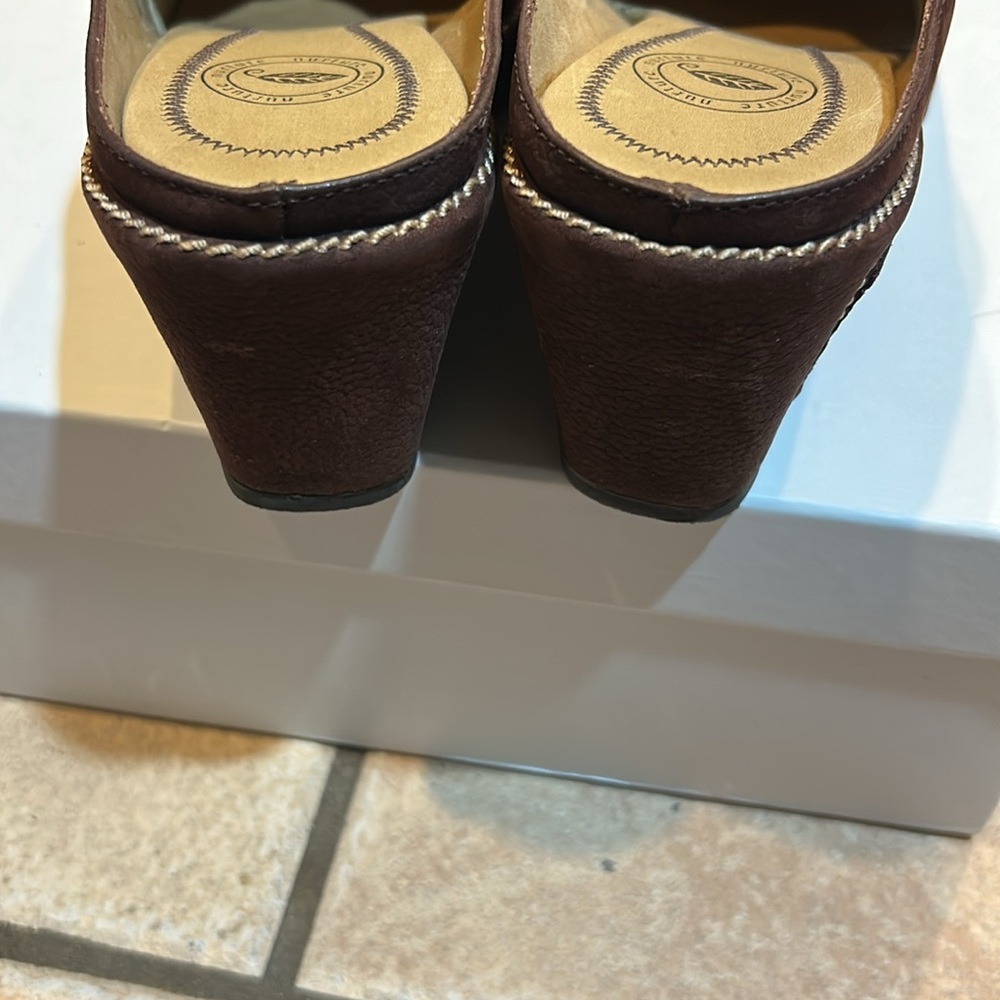 Nurture Voyage Clogs or slip on, Size 7 1/2M, Leather upper, Made in Brazil, NEW - Picture 5 of 11
